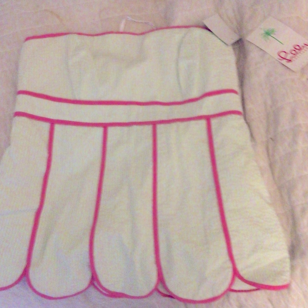 Tags on Lilly Pulitzer tube top with stretchy back
